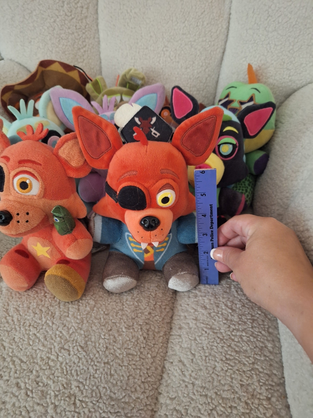 Give Night At Freddy's -- 9 Collectible Plushes